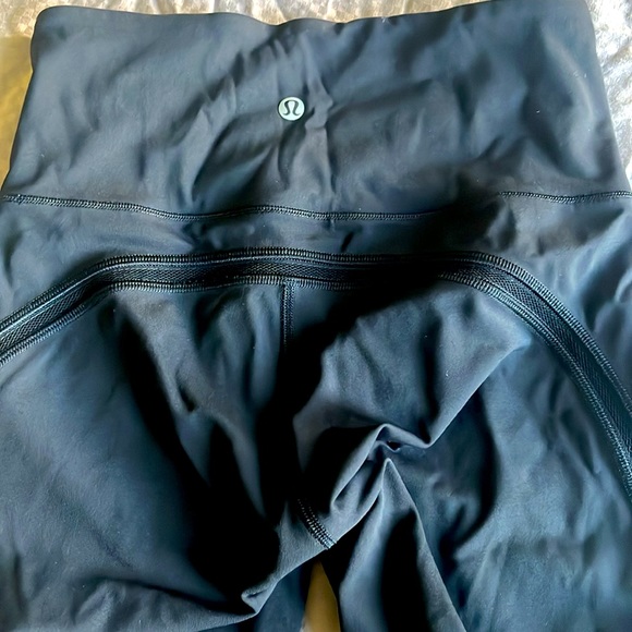 Lululemon Fresh In Mesh Tight (25") - EUC - Picture 5 of 8